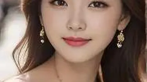 73岁侯耀华商演现场美女簇拥 工地独唱引感慨