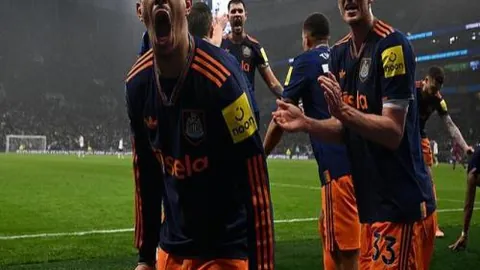 西海岸戴维森社媒首秀成功，赛季愉快心情持续期待